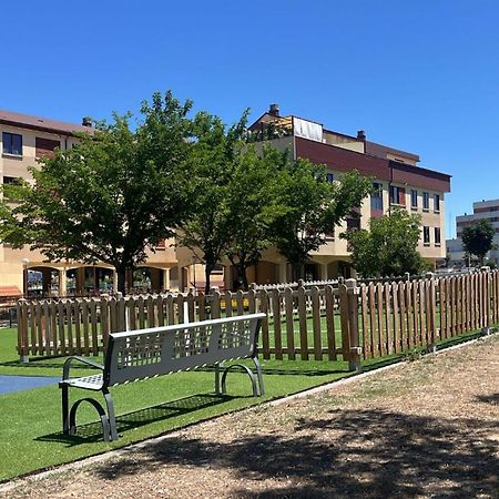 Apartamento Ideal A La Entrada De Salamanca !!! Santa Marta de Tormes Bagian luar foto